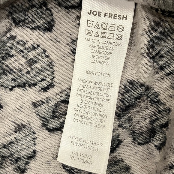 Joe Fresh women’s small animal print Black and Gray Patterned Top - Picture 3 of 11